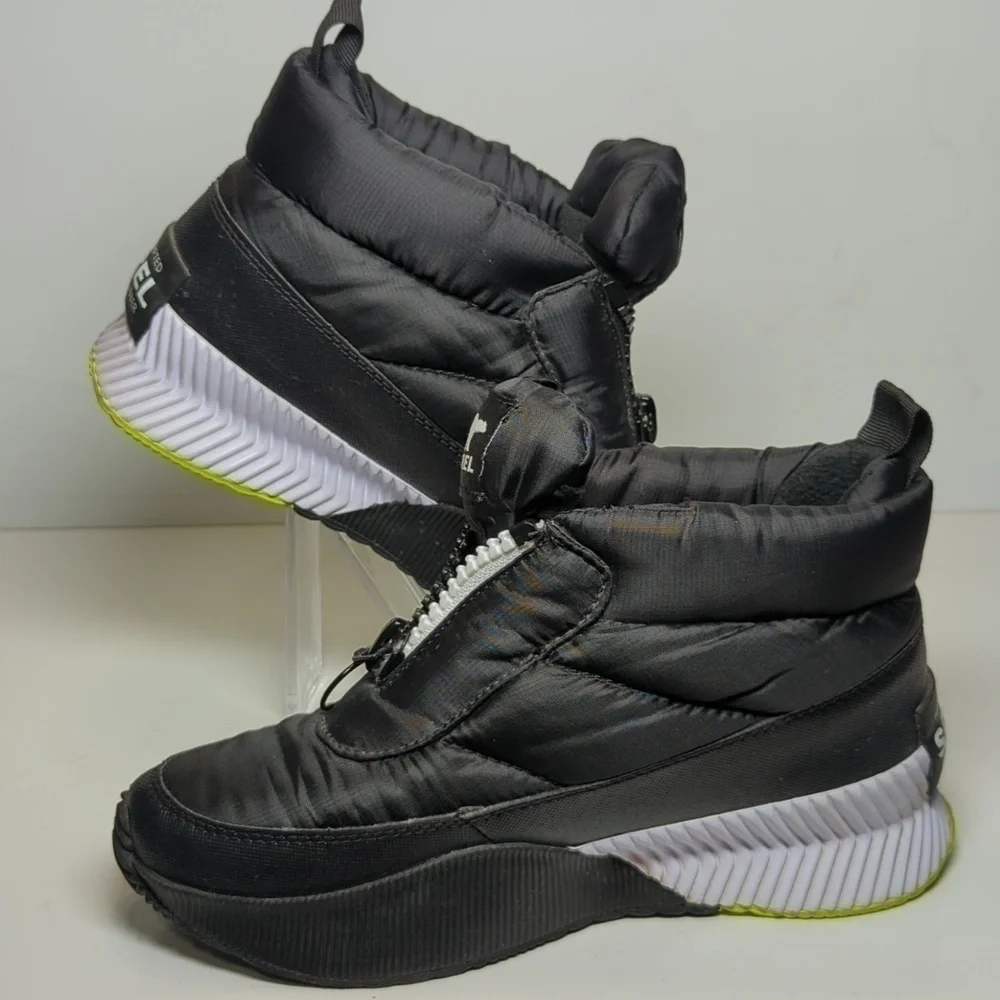 Sorel Out N About III Puffy Zip winter snow boots womans size 6 EU 37